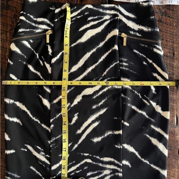 Michael Kors Zebra Print Skirt Size 8 - Picture 5 of 14